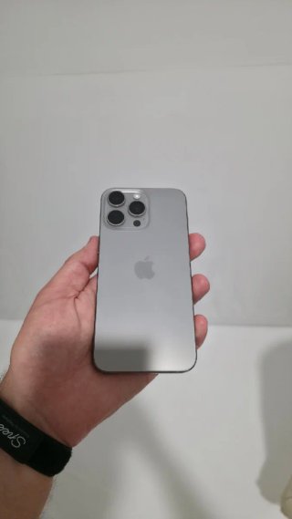 iPhone 15 Pro Max 256GB.