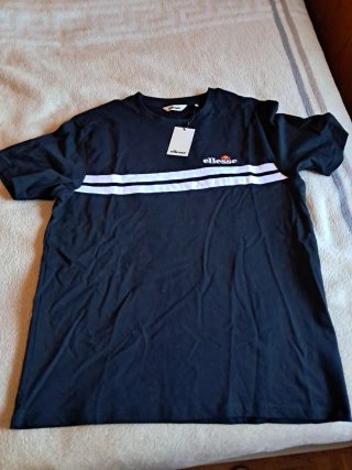 Camiseta Ellesse Negra Talla xl con etiqueta