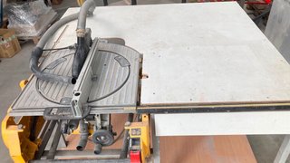 Mesa de corte e ingletadora multifunción