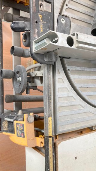 Mesa de corte e ingletadora multifunción