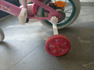 Bicicleta infantil Minnie con ruedines