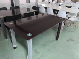 Mesa de comedor moderna cristal y metal