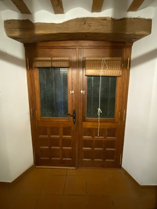 Puerta de madera de pino-tea-iroco