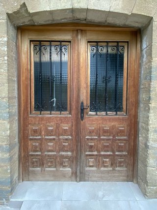 Puerta de madera de pino-tea-iroco