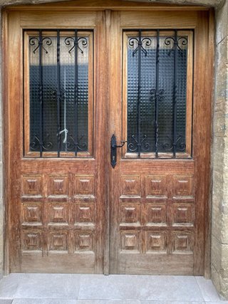 Puerta de madera de pino-tea-iroco