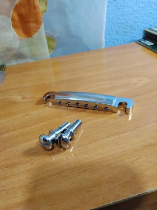 Puente y tornillos guitarra eléctrica