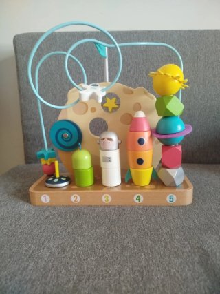 Juguete de madera educativo espacial