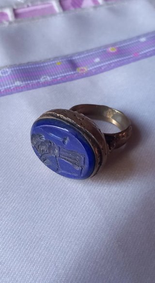 Anello sigillo lapislazzuli intagliato