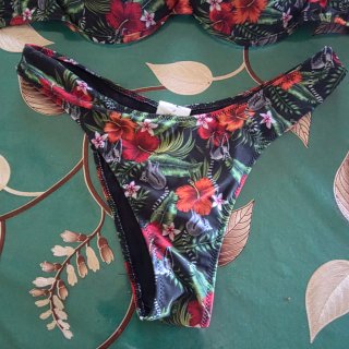 Costume da bagno floreale marca Matinée