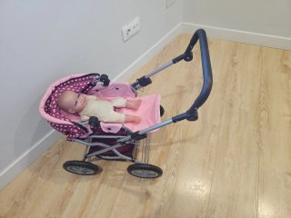 Carrito de muñecas rosa y morado