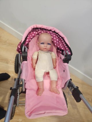 Carrito de muñecas rosa y morado