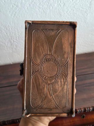 Antigua arquilla joyero en bronce • Cofre Arca Neo