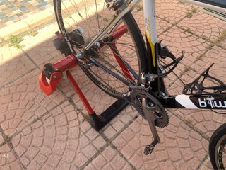 Bicicleta carretera + rodillo entrenamiento