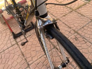 Bicicleta carretera + rodillo entrenamiento
