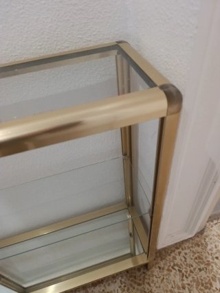 Mueble de entrada dorado con cristal