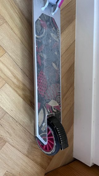 Patinete Decathlon rosa y plateado