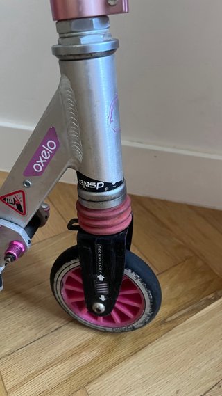 Patinete Decathlon rosa y plateado