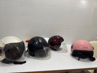 Cascos de moto varios colores