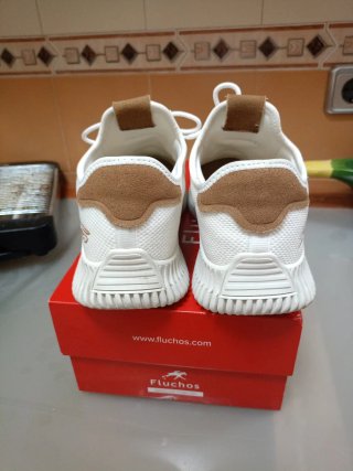 Zapatillas Skechers Blancas y Marrones
