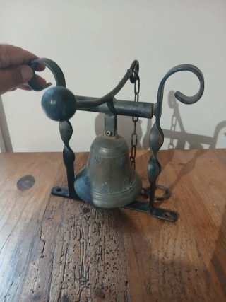 Campana de bronce.