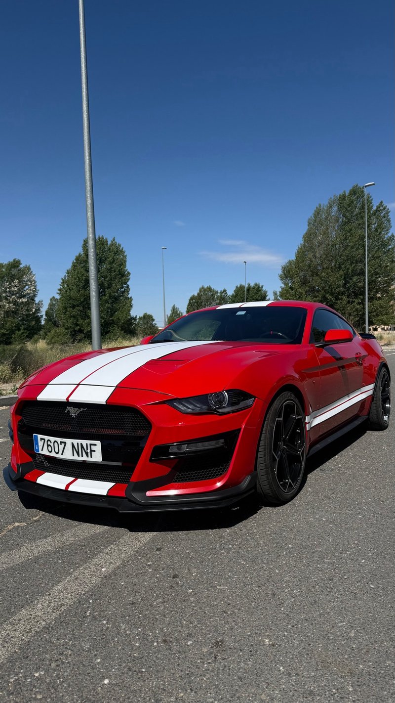 Ford Mustang 2020 - foto 1