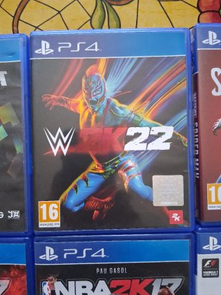 PS4 Slim 408.5 GB + 7 Juegos (Sin Mando)