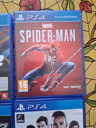PS4 Slim 408.5 GB + 7 Juegos (Sin Mando)