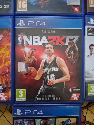 PS4 Slim 408.5 GB + 7 Juegos (Sin Mando)