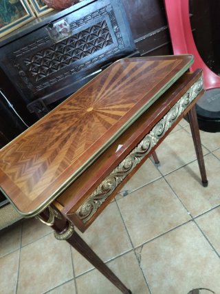 Mesa Luis XVI Nogal Marquetería
