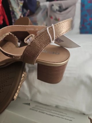 Sandalias Geox Doradas Mujer