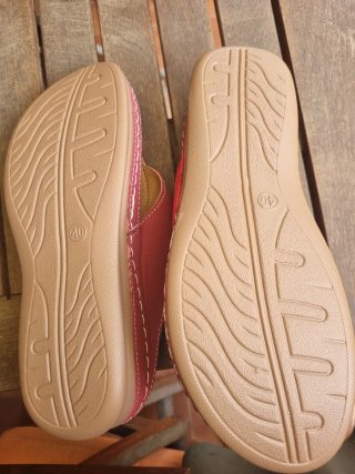 Sandalias de cuña con diseño de hojas
