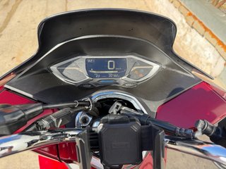 Honda PCX 125cc 2022 Roja con Baúl.
