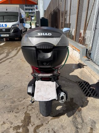 Honda PCX 125cc 2022 Roja con Baúl.