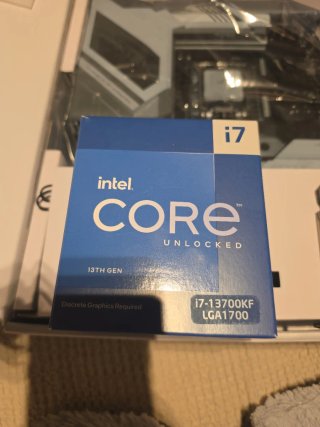 Asus ROG STRIX Z690-A G WIFI D4 e intel 13700kf.