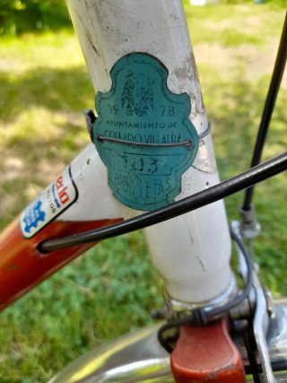 Bicicleta BH plegable roja