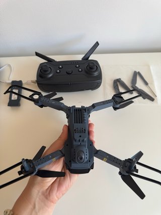 Dron Plegable Gris con Mando