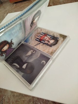 Coleccionista de 108 photocards Santoro