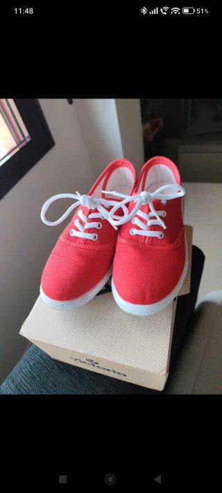 Zapatillas Victoria Lona Rojas Talla 38