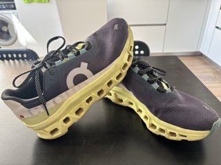 Zapatillas ON Hombre Negras y Amarillas