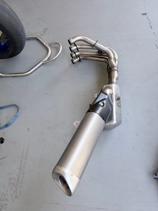 Colector y escape R6