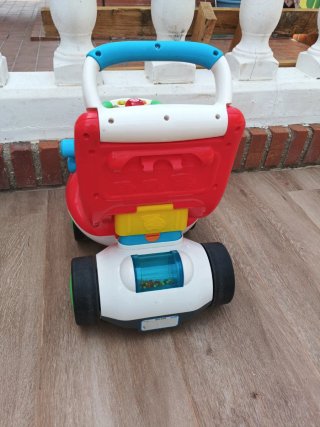 Andador infantil rojo y blanco
