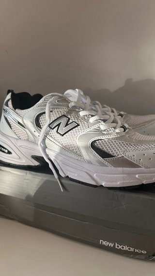 New Balance 530 Plata y Blanco