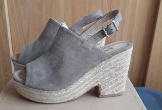 Sandalias cuña verde kaki