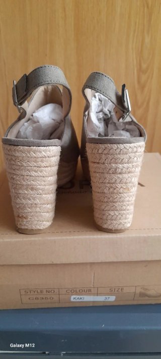 Sandalias cuña verde kaki