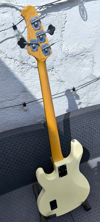 Sterling Ray4 by MusicMan Stingray Bajo Eléctrico