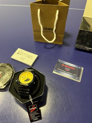 Reloj Casio G-Shock GA-2100 Negro/Dorado