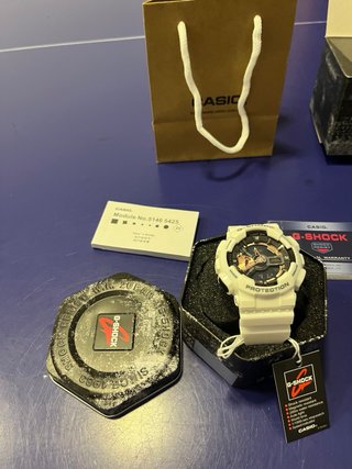 Reloj Casio G-Shock GA-110 Blanco y Dorado
