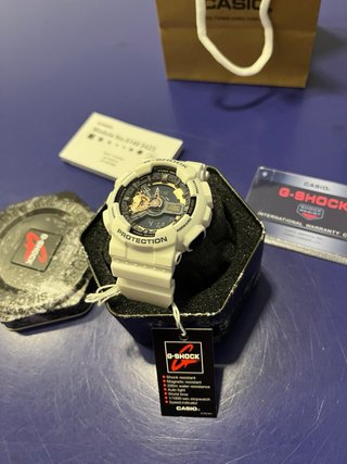 Reloj Casio G-Shock GA-110 Blanco y Dorado