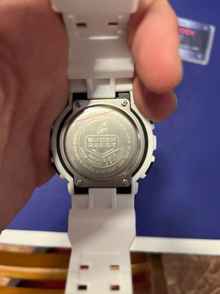 Reloj Casio G-Shock GA-110 Blanco y Dorado