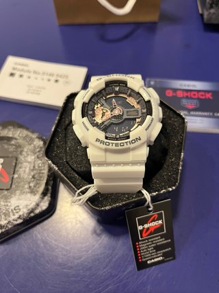 Reloj Casio G-Shock GA-110 Blanco y Dorado